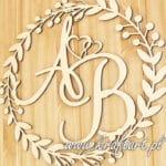 Drewniane koło z inicjałami | Rustykalna dekoracja ślubna Kraftart 🌿