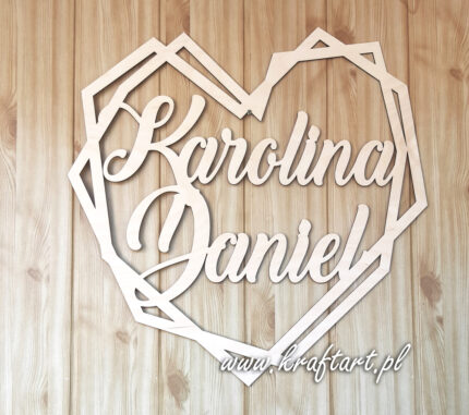 Drewniane serce z imionami Karolina i Daniel na wesele