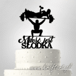 opper na tort weselny dla sportowców z napisem "miłość jest słodka" ozdoba na ślubny tort dla aktywnej pary