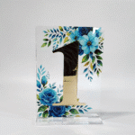 Akrylowy numer stołu z kwiatowym motywem